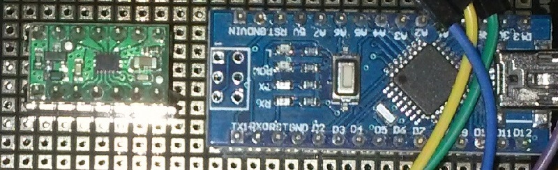 Le Arduino nano et le DRV8835 de R.hasika sur la plaque électronique. En dessous se trouve le Raspberry pi.