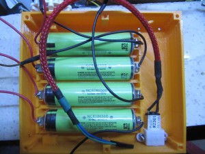 Les batteries lithium de R.Hasika en place. Ici, il s'agit de batteries lithium 18650 de panasonic , de 3.7V et 3.4Ah (capacité vérifiée).